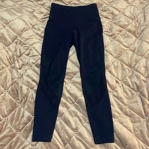 Navy XXS cropped Athleta leggings/capri with polka dog mesh insets